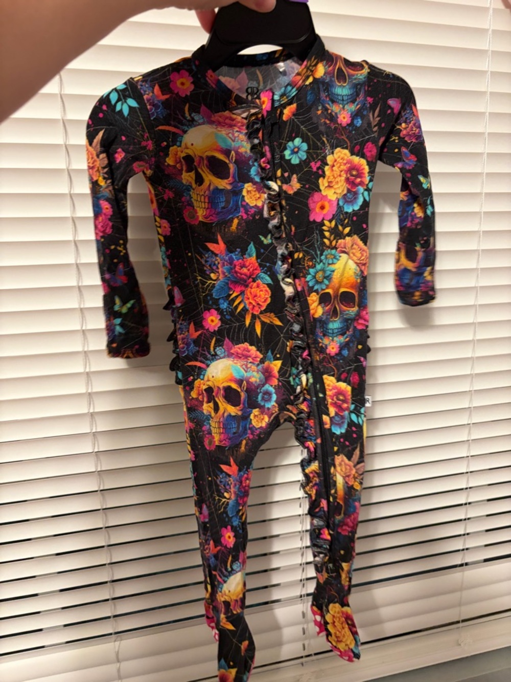 Bums and roses Frida skulls baby girls footed zip up bodysuit pajamas 3/6months
